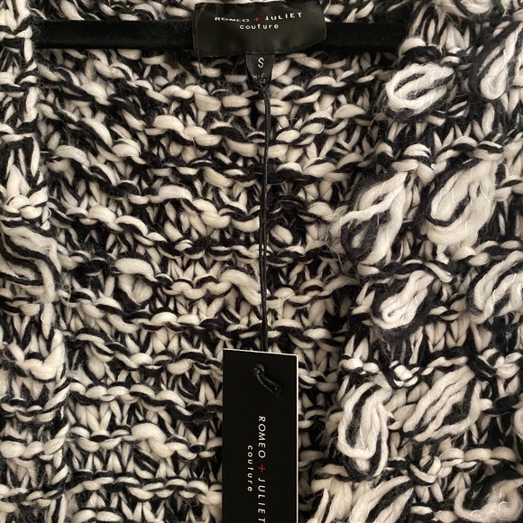 Romeo & Juliet Sweater Vest - Picture 3 of 4